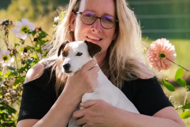 Fabienne avec sa chienne en Indre et Loire {{brizy_dc_image_alt imageSrc=